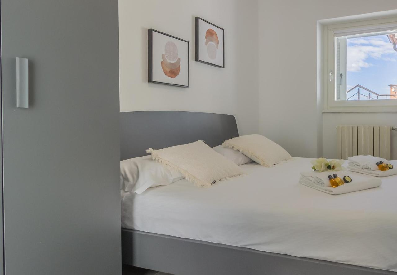 La Terrazza Di Marta Apartment Варена Екстериор снимка